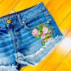 American Eagle AEO floral flower denim shorts 
Embroidered style boho beach